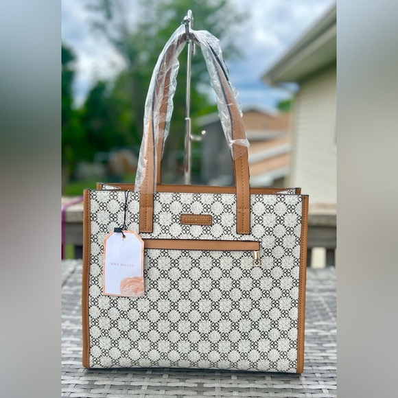 Amy Miller Handbags - NWT Amy Miller Signature Wanderlust Aries Tote Bag